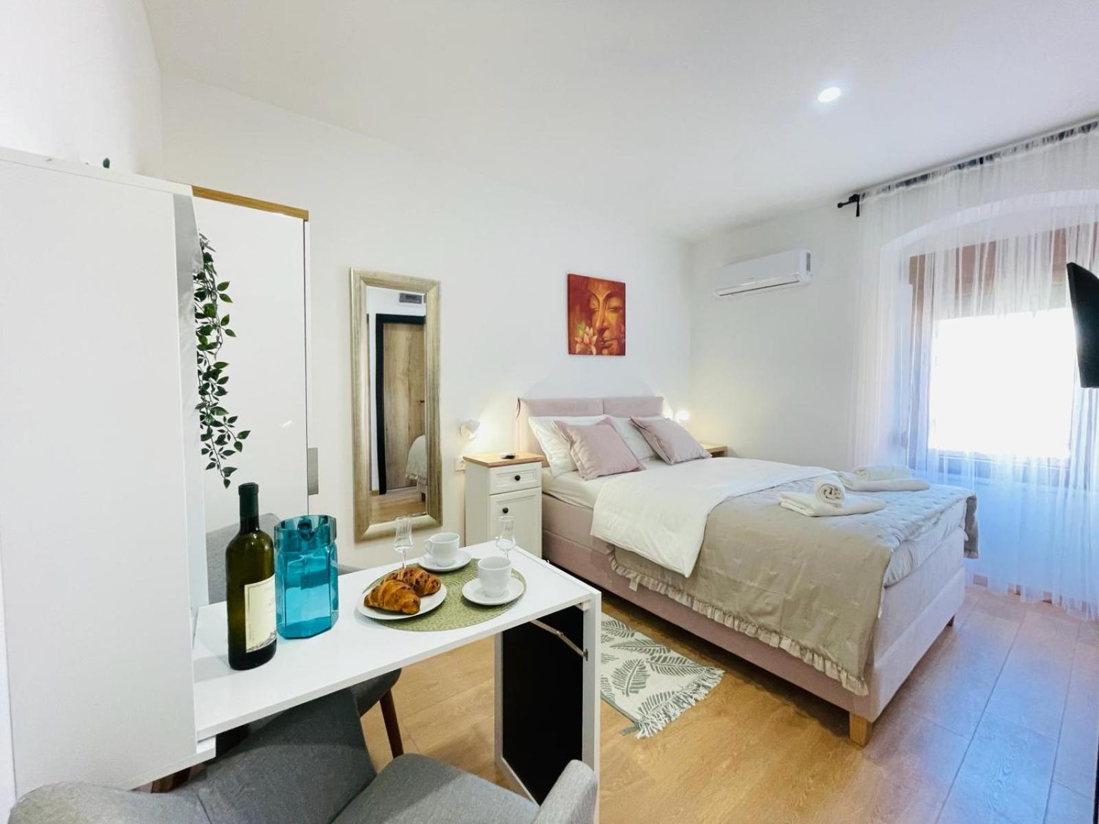 Astraluxe Apartment ฟาชานา ภายนอก รูปภาพ
